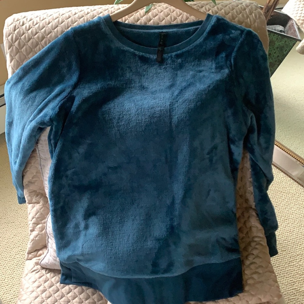 NWOT GAIAM VELOUR